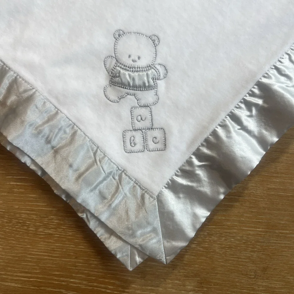 The Childrens Place White Baby‎ Blanket Silver Gray Bear ABC Blocks Satin Trim